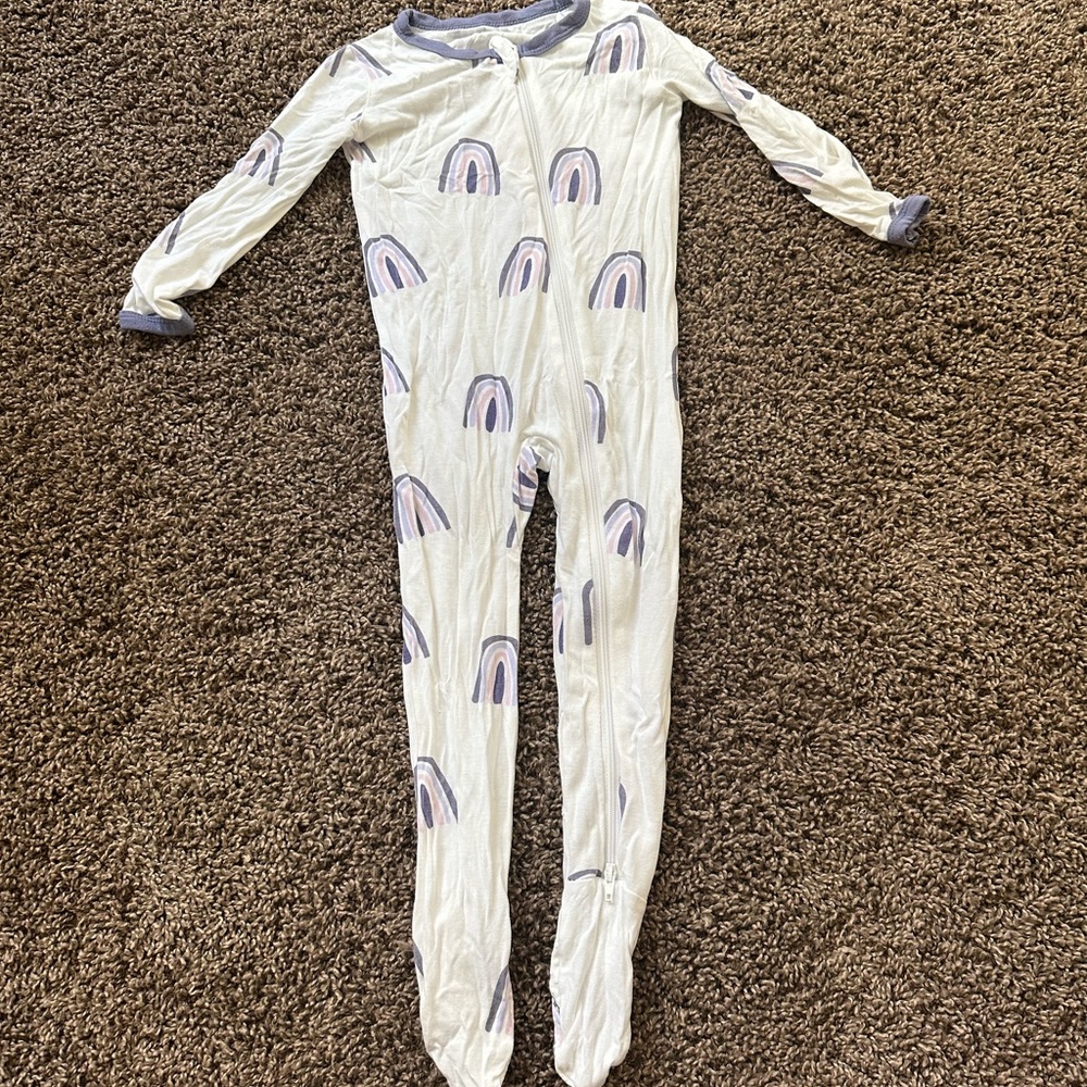 Kyte Zipper Footie Pajamas Purple Rainbow size 12-18 months